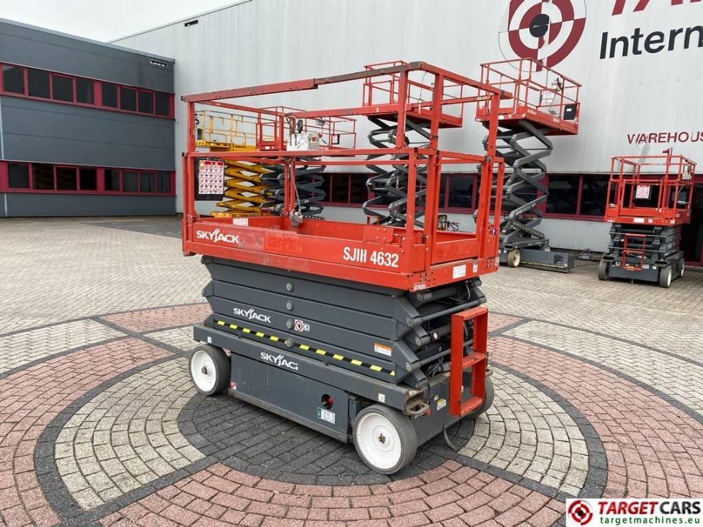 SkyJack SJIII-4632 Electric 4632 Scissor Work Lift 1170cm - Máy nâng người hình kéo: hình 4 SkyJack SJIII-4632 Electric 4632 Scissor Work Lift 1170cm - Máy nâng người hình kéo: hình 4