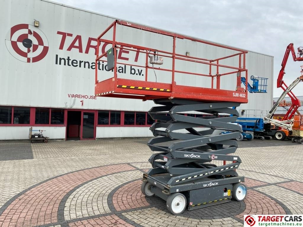 Máy nâng người hình kéo SkyJack SJIII-4632 Electric 4632 Scissor Work Lift 1170cm: hình 25
