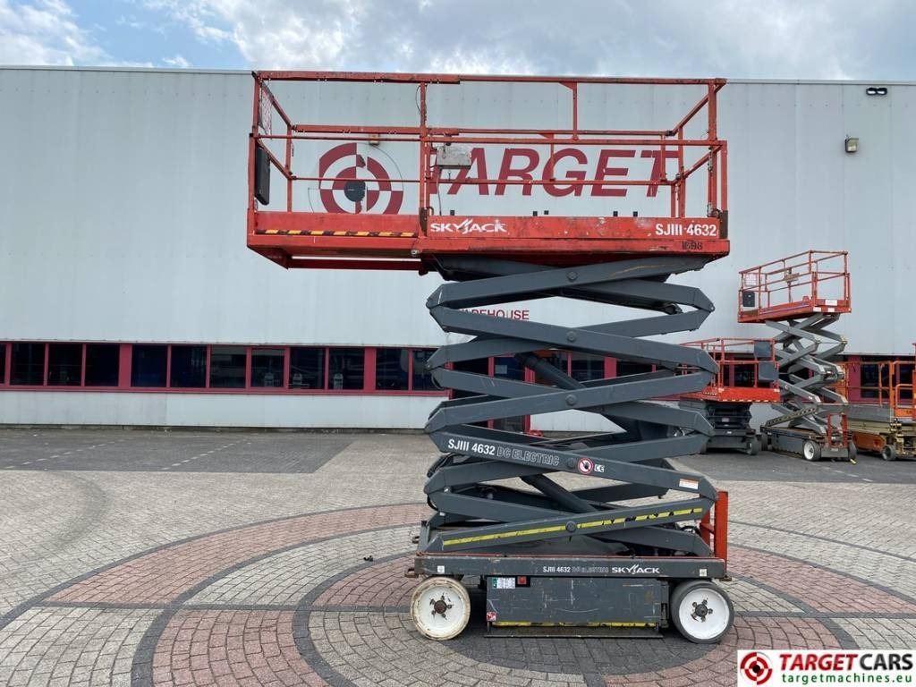 SkyJack SJIII-4632 Electric 4632 Scissor Work Lift 1170cm - Máy nâng người hình kéo: hình 5 SkyJack SJIII-4632 Electric 4632 Scissor Work Lift 1170cm - Máy nâng người hình kéo: hình 5