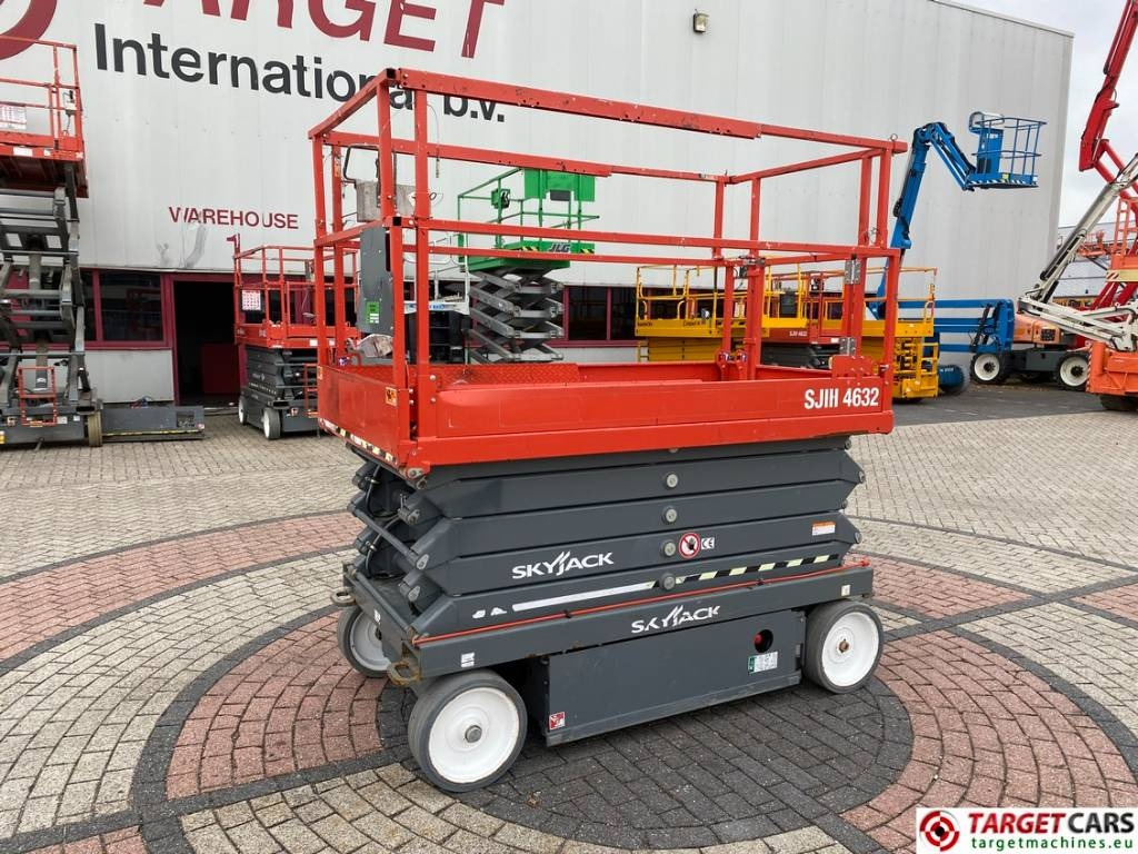 SkyJack SJIII-4632 Electric 4632 Scissor Work Lift 1170cm  - Máy nâng người hình kéo: hình 1 SkyJack SJIII-4632 Electric 4632 Scissor Work Lift 1170cm  - Máy nâng người hình kéo: hình 1