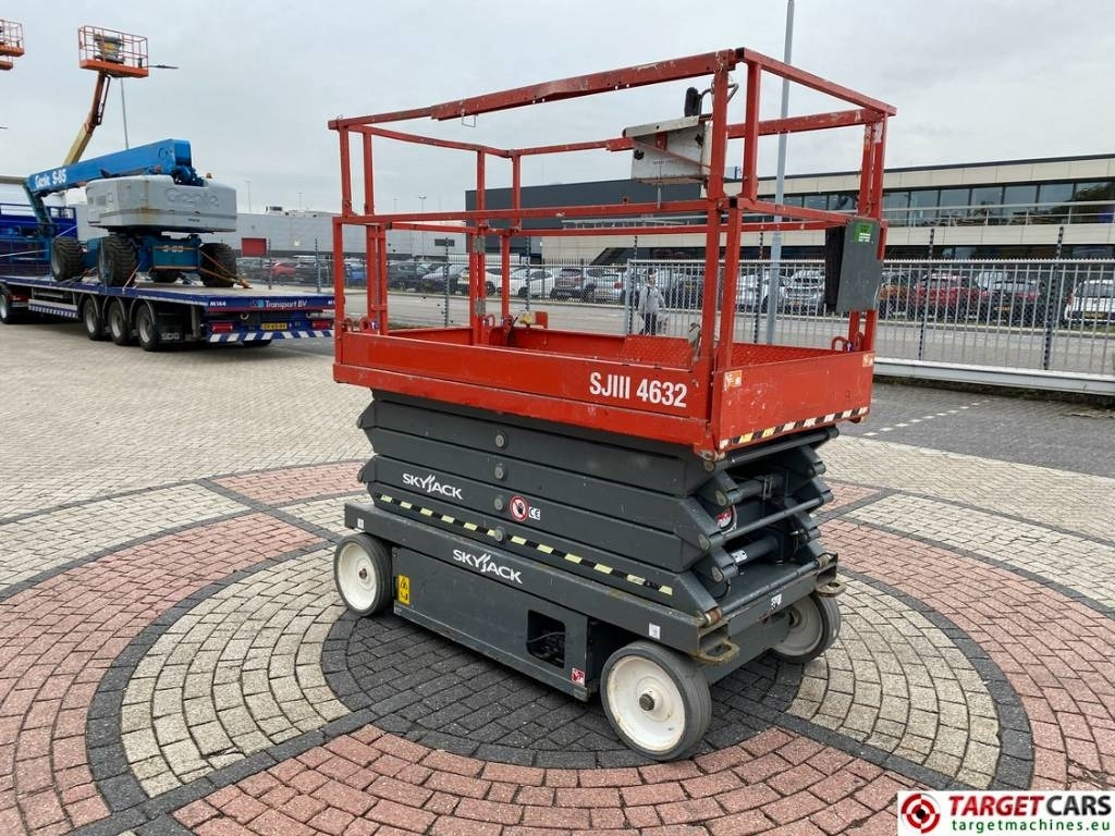 SkyJack SJIII-4632 Electric 4632 Scissor Work Lift 1170cm  - Máy nâng người hình kéo: hình 2 SkyJack SJIII-4632 Electric 4632 Scissor Work Lift 1170cm  - Máy nâng người hình kéo: hình 2
