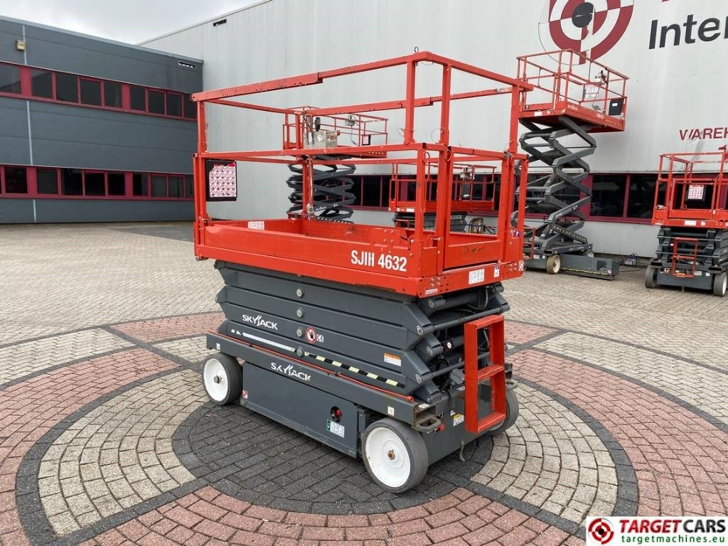 SkyJack SJIII-4632 Electric 4632 Scissor Work Lift 1170cm  - Máy nâng người hình kéo: hình 4 SkyJack SJIII-4632 Electric 4632 Scissor Work Lift 1170cm  - Máy nâng người hình kéo: hình 4
