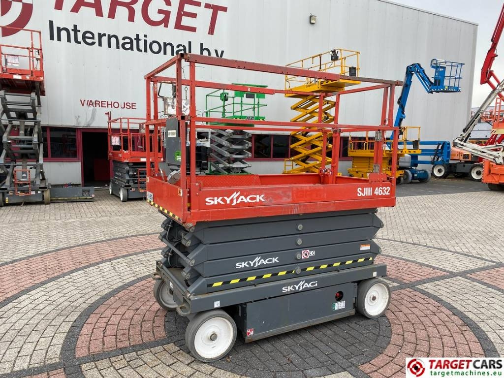 SkyJack SJIII-4632 Electric 4632 Scissor Work Lift 1170cm - Máy nâng người hình kéo: hình 1 SkyJack SJIII-4632 Electric 4632 Scissor Work Lift 1170cm - Máy nâng người hình kéo: hình 1
