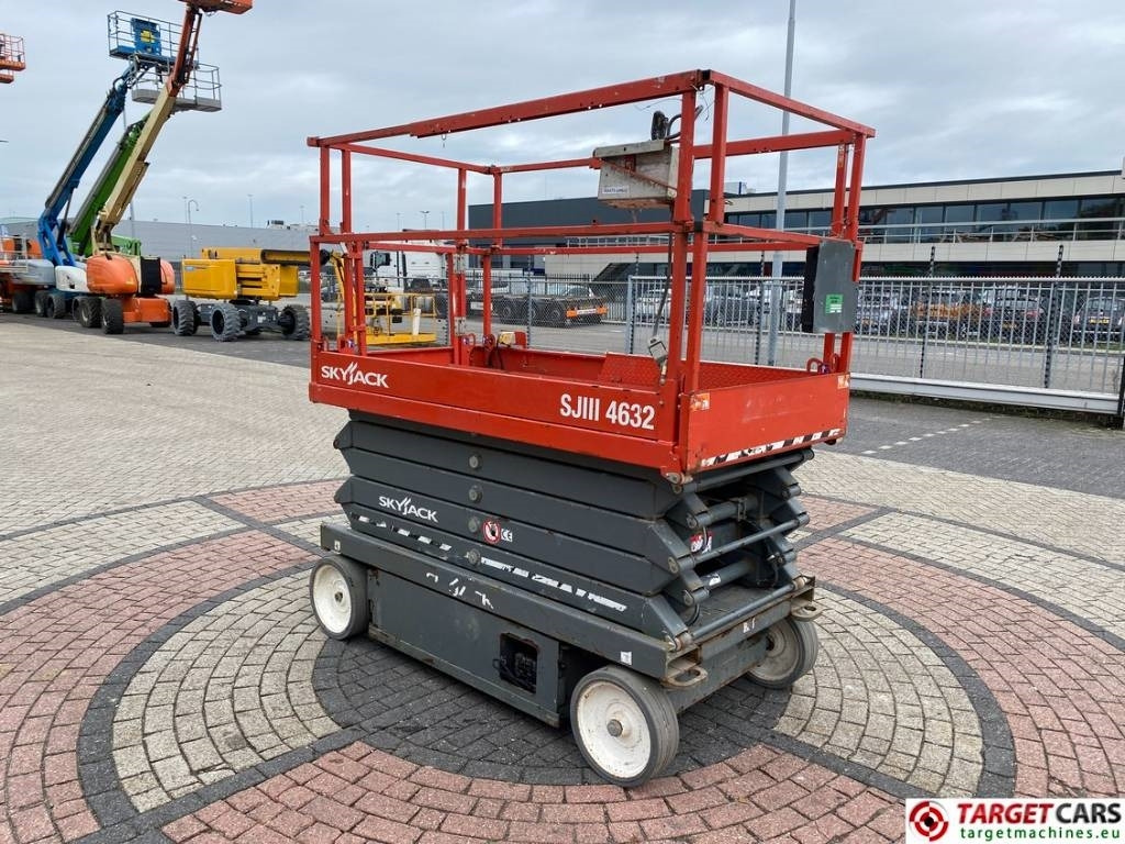 SkyJack SJIII-4632 Electric Scissor Work Lift 1170cm  - Máy nâng người hình kéo: hình 2 SkyJack SJIII-4632 Electric Scissor Work Lift 1170cm  - Máy nâng người hình kéo: hình 2
