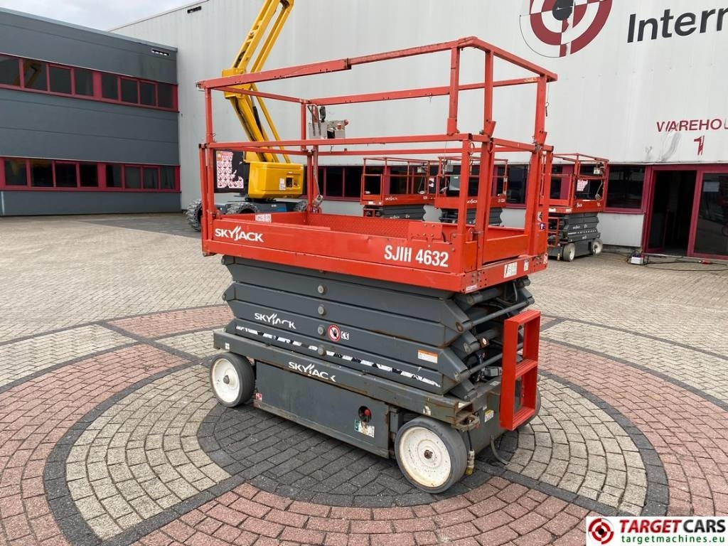 SkyJack SJIII-4632 Electric Scissor Work Lift 1170cm  - Máy nâng người hình kéo: hình 4 SkyJack SJIII-4632 Electric Scissor Work Lift 1170cm  - Máy nâng người hình kéo: hình 4