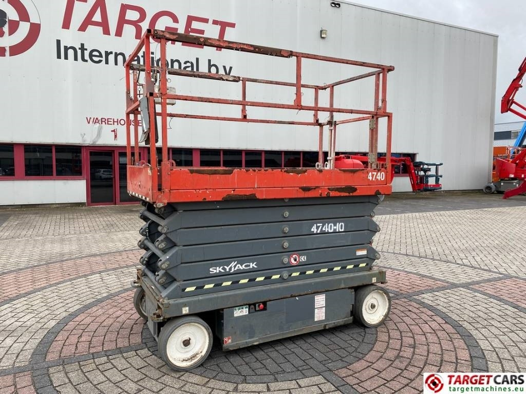 SkyJack SJIII-4740 Electric Scissor 4740 Work Lift 1380cm - Máy nâng người hình kéo: hình 1 SkyJack SJIII-4740 Electric Scissor 4740 Work Lift 1380cm - Máy nâng người hình kéo: hình 1