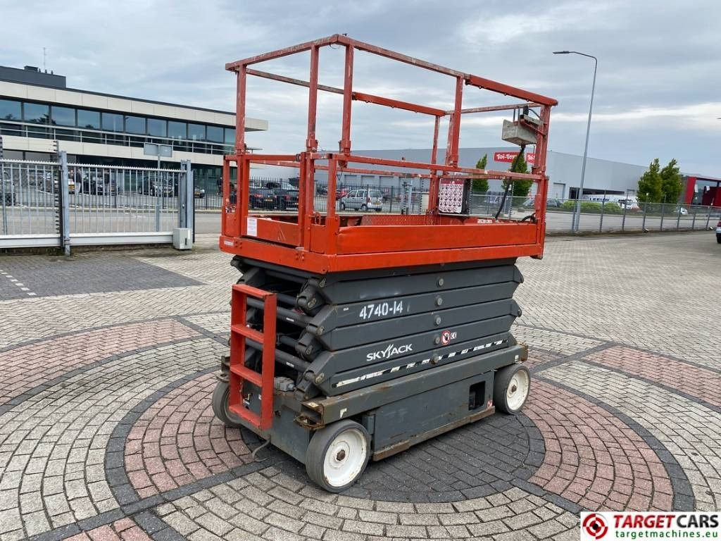 SkyJack SJIII-4740 Electric Scissor Work Lift 1380cm - Máy nâng người hình kéo: hình 3 SkyJack SJIII-4740 Electric Scissor Work Lift 1380cm - Máy nâng người hình kéo: hình 3