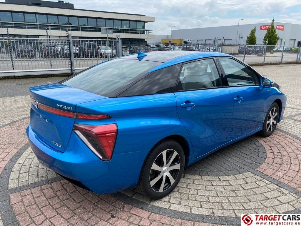 Toyota Mirai FCV HydroGen FuelCell - Sedan: hình 4 Toyota Mirai FCV HydroGen FuelCell - Sedan: hình 4