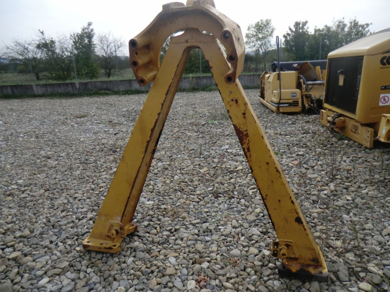 Caterpillar 735 Supporto telaio assale centrale con flangia - Khung/ Sườn cho Máy móc xây dựng: hình 2 Caterpillar 735 Supporto telaio assale centrale con flangia - Khung/ Sườn cho Máy móc xây dựng: hình 2