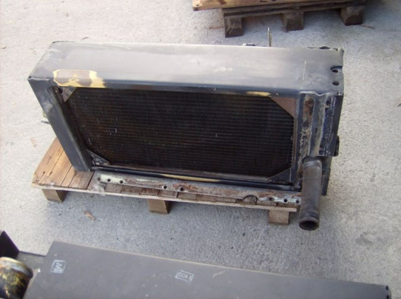 Caterpillar 953C Radiatore acqua. Applicazione per alte temperature - Bộ tản nhiệt cho Máy móc xây dựng: hình 1 Caterpillar 953C Radiatore acqua. Applicazione per alte temperature - Bộ tản nhiệt cho Máy móc xây dựng: hình 1