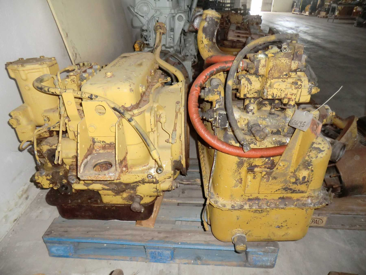 Caterpillar 966F II SERBATOIO - Thân xe và ngoại thất cho Máy móc xây dựng: hình 4 Caterpillar 966F II SERBATOIO - Thân xe và ngoại thất cho Máy móc xây dựng: hình 4