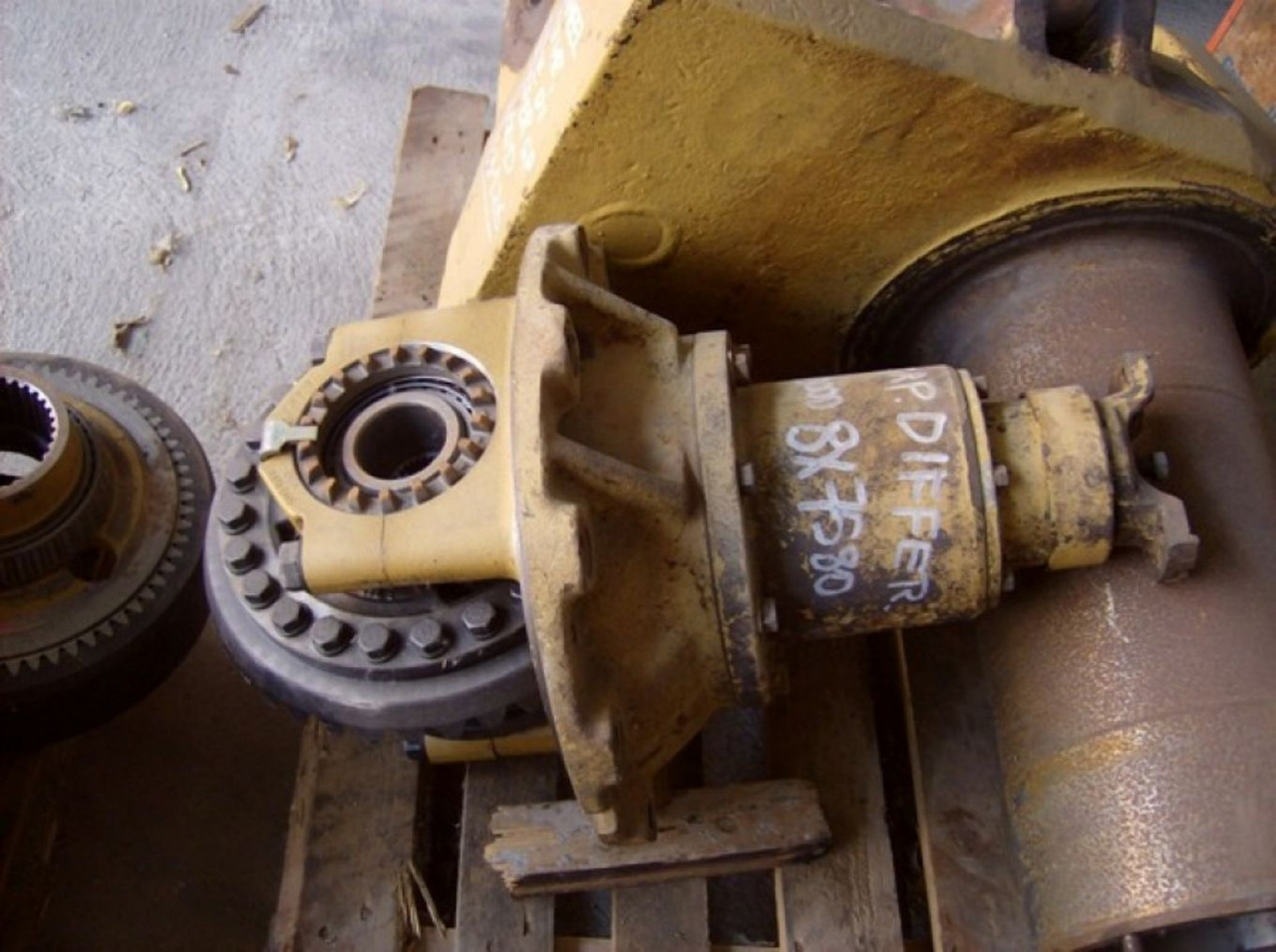 Caterpillar D300D DIFFERENZIALE CON COPPIA CONICA - Bộ vi sai cho Máy móc xây dựng: hình 1 Caterpillar D300D DIFFERENZIALE CON COPPIA CONICA - Bộ vi sai cho Máy móc xây dựng: hình 1