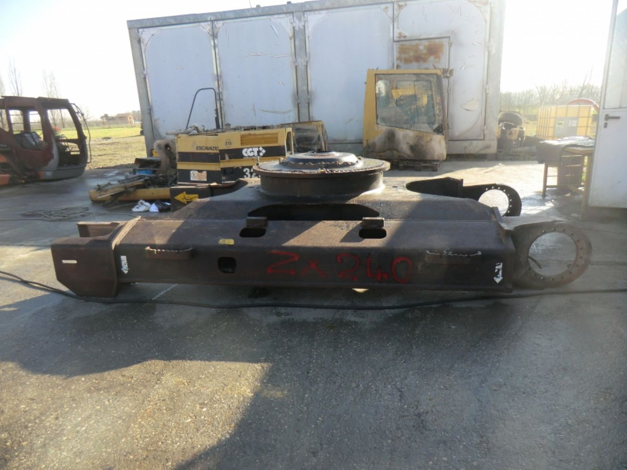 HITACHI ZX240 BAS TELAIO INFERIORE - Khung/ Sườn cho Máy móc xây dựng: hình 3 HITACHI ZX240 BAS TELAIO INFERIORE - Khung/ Sườn cho Máy móc xây dựng: hình 3