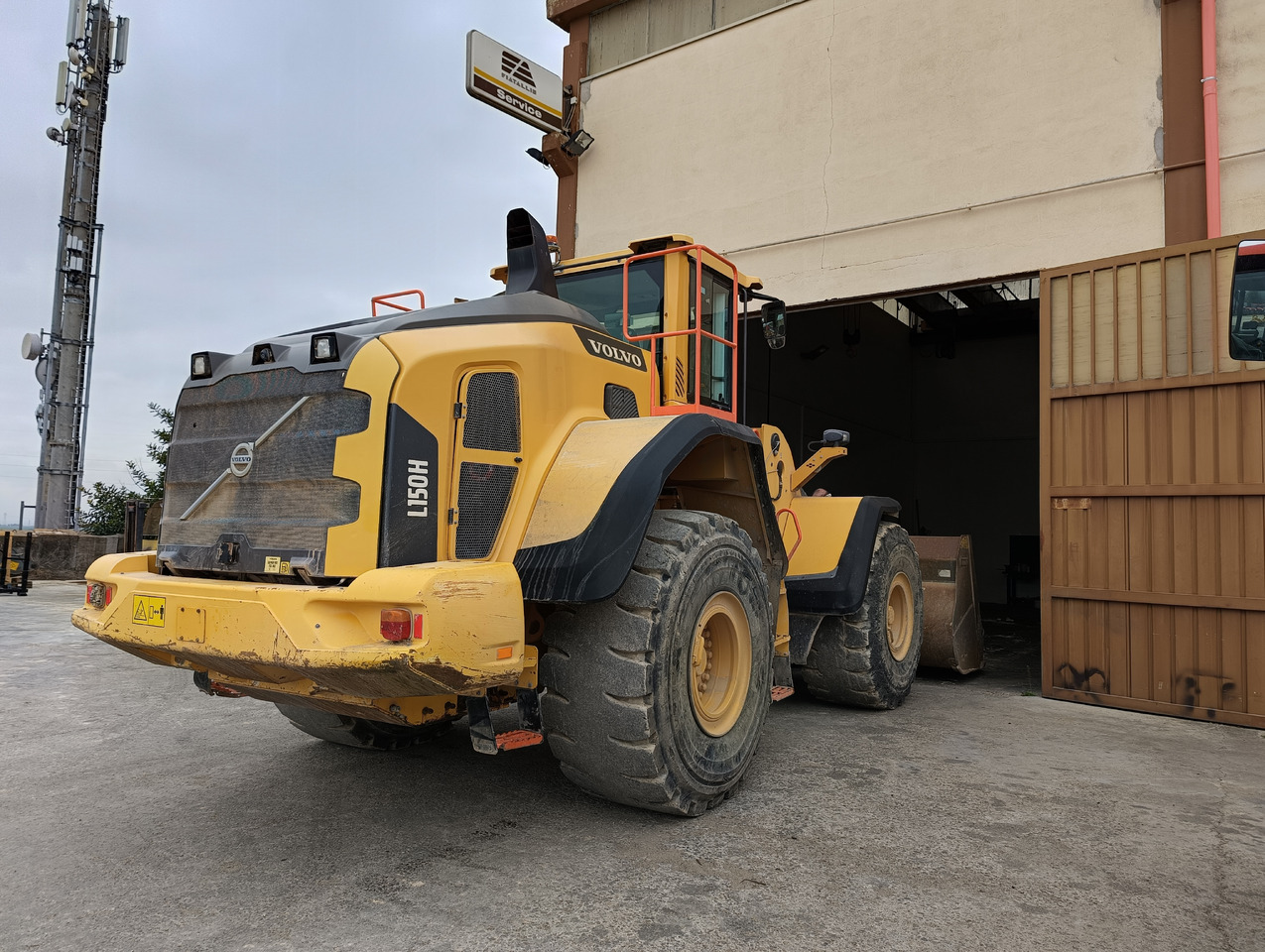 VOLVO L150H - Máy xúc lật bánh lốp: hình 2 VOLVO L150H - Máy xúc lật bánh lốp: hình 2