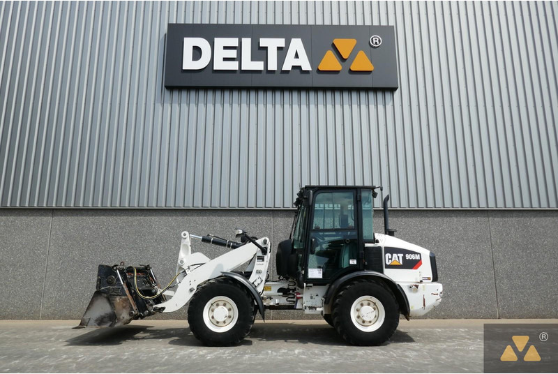 Caterpillar 906M - Máy xúc lật bánh lốp: hình 1 Caterpillar 906M - Máy xúc lật bánh lốp: hình 1