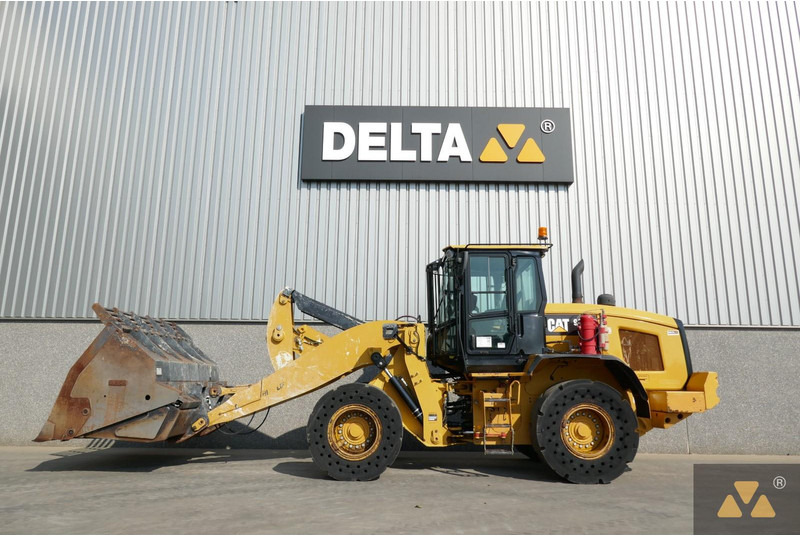 Caterpillar 938M - Máy xúc lật bánh lốp: hình 1 Caterpillar 938M - Máy xúc lật bánh lốp: hình 1