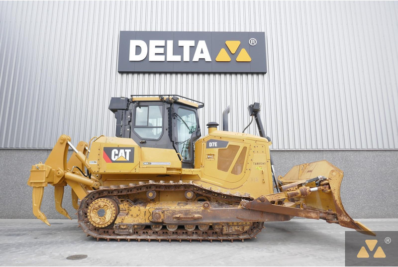 Caterpillar D7E - Máy ủi: hình 2 Caterpillar D7E - Máy ủi: hình 2