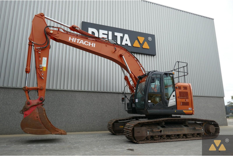 Hitachi ZX225USLC-6 - Máy xúc bánh xích: hình 3 Hitachi ZX225USLC-6 - Máy xúc bánh xích: hình 3