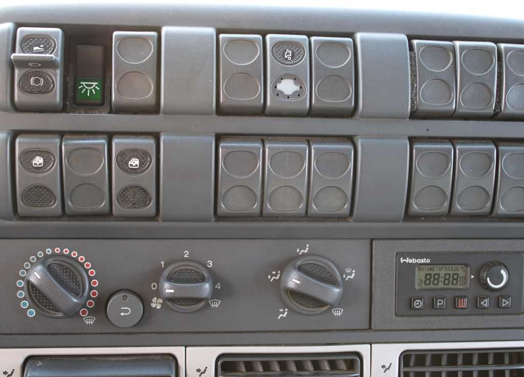 Xe tải thùng mui bạt Iveco EUROCARGO ML 90E17, EURO 3, PNEU 80%: hình 9