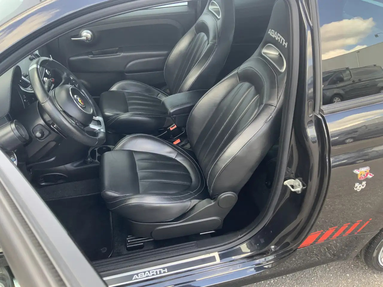 Fiat 500C Abarth 1.4 T-Jet 595 Automaat Euro 6 - Xe mui trần: hình 5 Fiat 500C Abarth 1.4 T-Jet 595 Automaat Euro 6 - Xe mui trần: hình 5