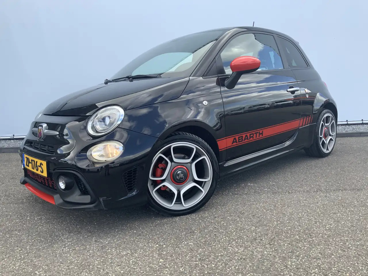 Fiat 500C Abarth 1.4 T-Jet 595 Automaat Euro 6 - Xe mui trần: hình 1 Fiat 500C Abarth 1.4 T-Jet 595 Automaat Euro 6 - Xe mui trần: hình 1
