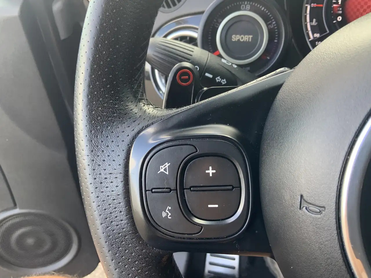 Xe mui trần Fiat 500C Abarth 1.4 T-Jet 595 Automaat Euro 6: hình 12 Xe mui trần Fiat 500C Abarth 1.4 T-Jet 595 Automaat Euro 6: hình 12