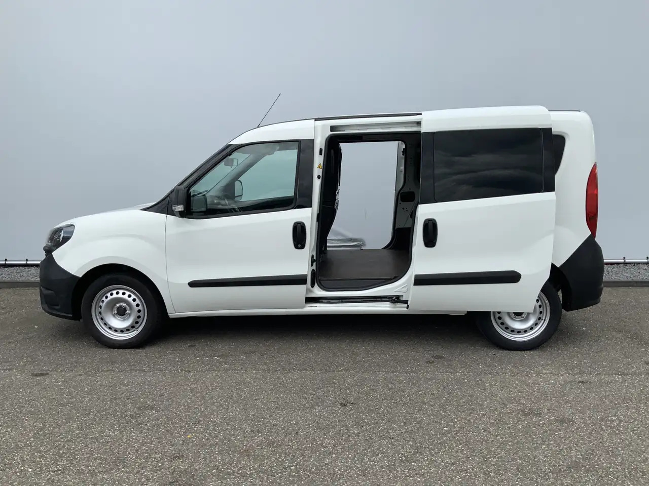 Fiat Doblo Cargo 1.4 L2H1 Maxi Dub Schuifdeuren Euro 6. Benzi - Xe van nhỏ gọn: hình 4 Fiat Doblo Cargo 1.4 L2H1 Maxi Dub Schuifdeuren Euro 6. Benzi - Xe van nhỏ gọn: hình 4