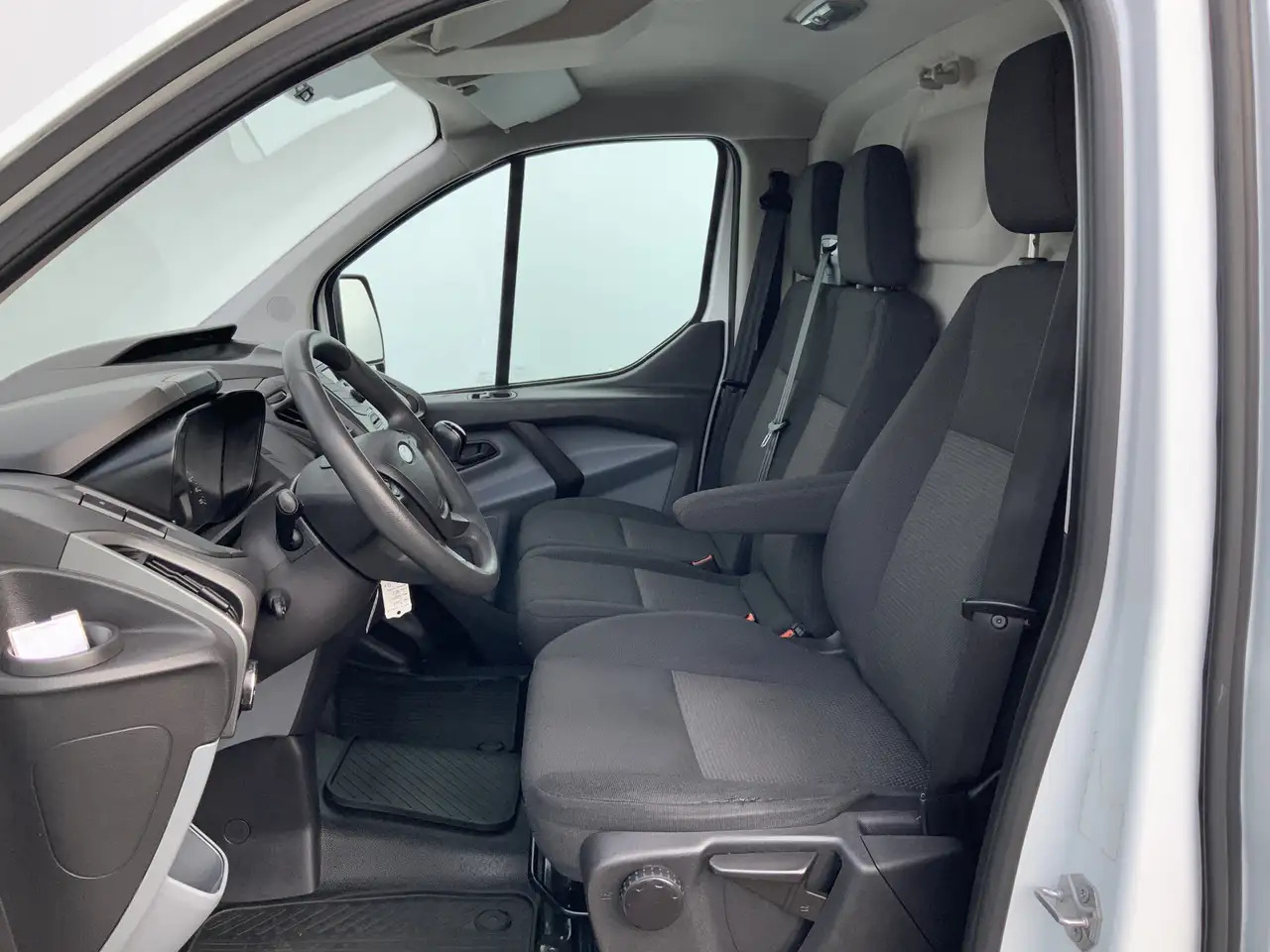 Ford Transit Custom 270 2.2 TDCI L1H1 Economy Edition Airco Cruise 3 Z - Xe van chở hàng: hình 4 Ford Transit Custom 270 2.2 TDCI L1H1 Economy Edition Airco Cruise 3 Z - Xe van chở hàng: hình 4