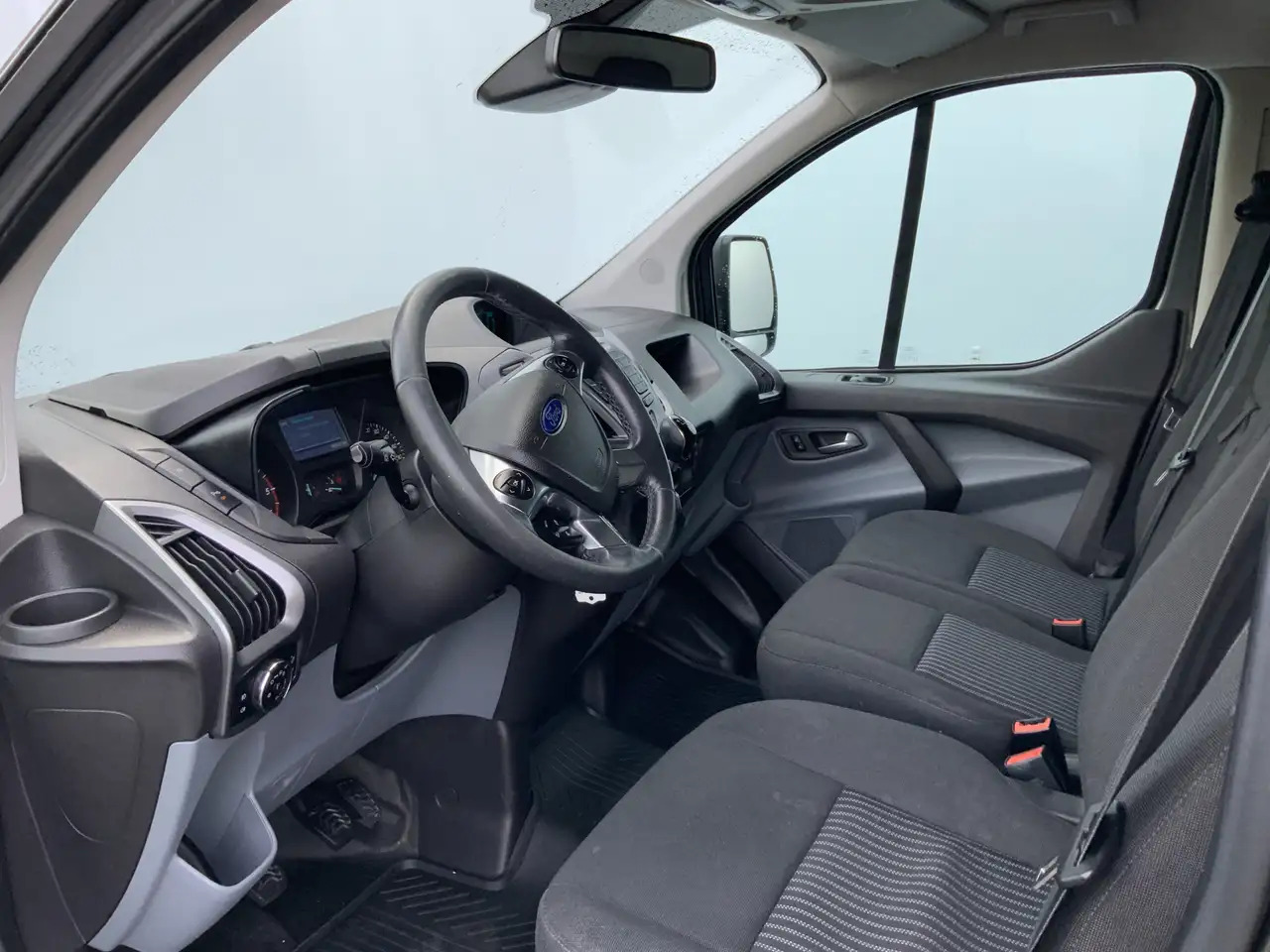Ford Transit Custom 270 2.2 TDCI L1H1 Trend Airco Camera Cruise Dakdra - Xe van chở hàng: hình 5 Ford Transit Custom 270 2.2 TDCI L1H1 Trend Airco Camera Cruise Dakdra - Xe van chở hàng: hình 5
