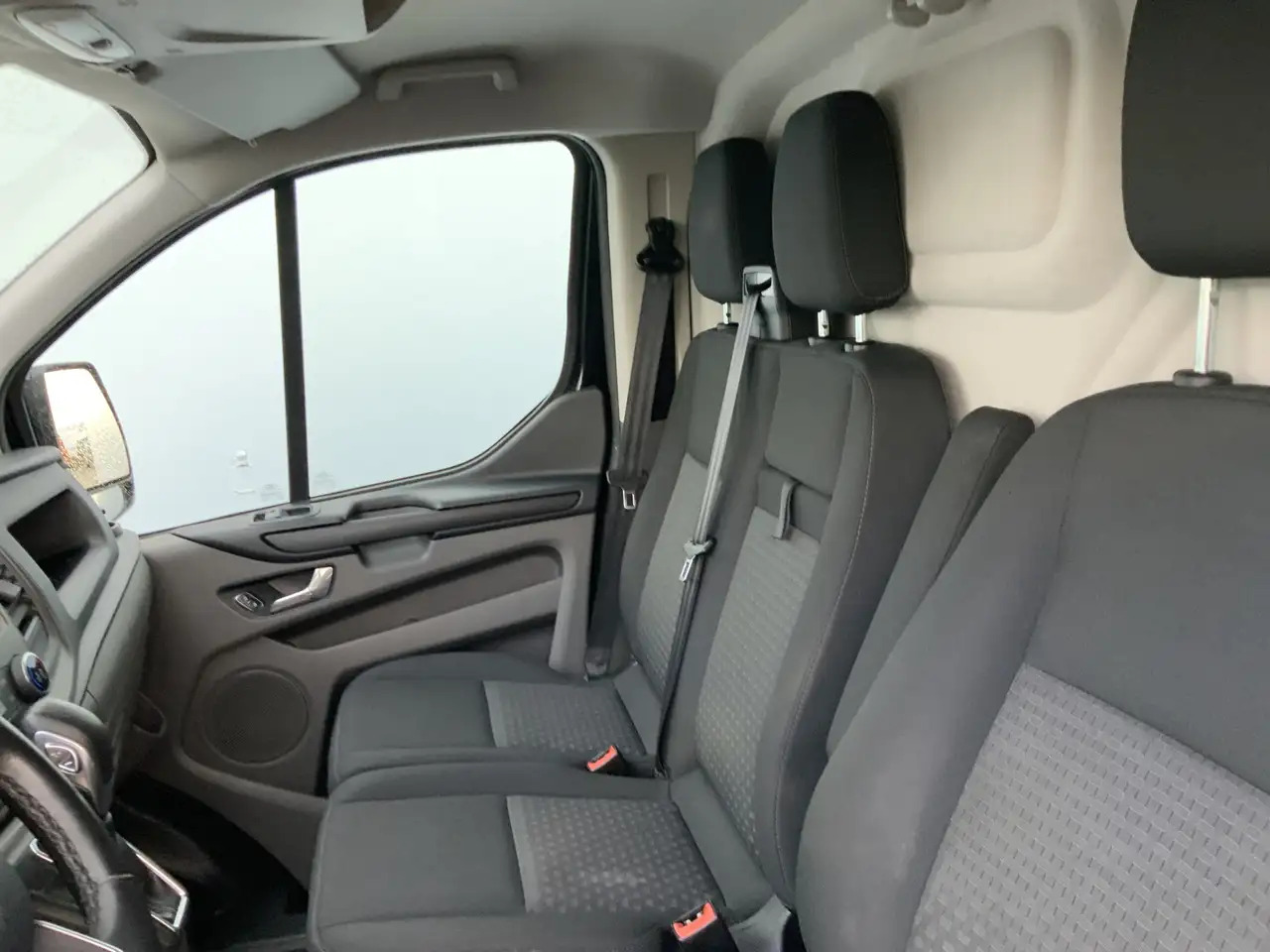 Ford Transit Custom 280 2.0 TDCI L1H1 Automaat Dub Schuifdeur Side Bar - Xe van chở hàng: hình 4 Ford Transit Custom 280 2.0 TDCI L1H1 Automaat Dub Schuifdeur Side Bar - Xe van chở hàng: hình 4