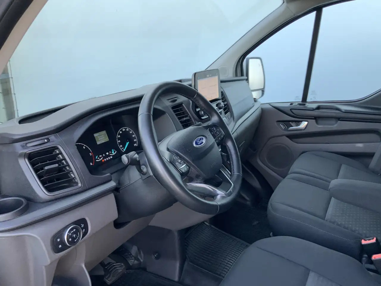 Ford Transit Custom 300 2.0 TDCI L1H1 Limited Airco Cruise Camera 3 Zi - Xe van chở hàng: hình 5 Ford Transit Custom 300 2.0 TDCI L1H1 Limited Airco Cruise Camera 3 Zi - Xe van chở hàng: hình 5