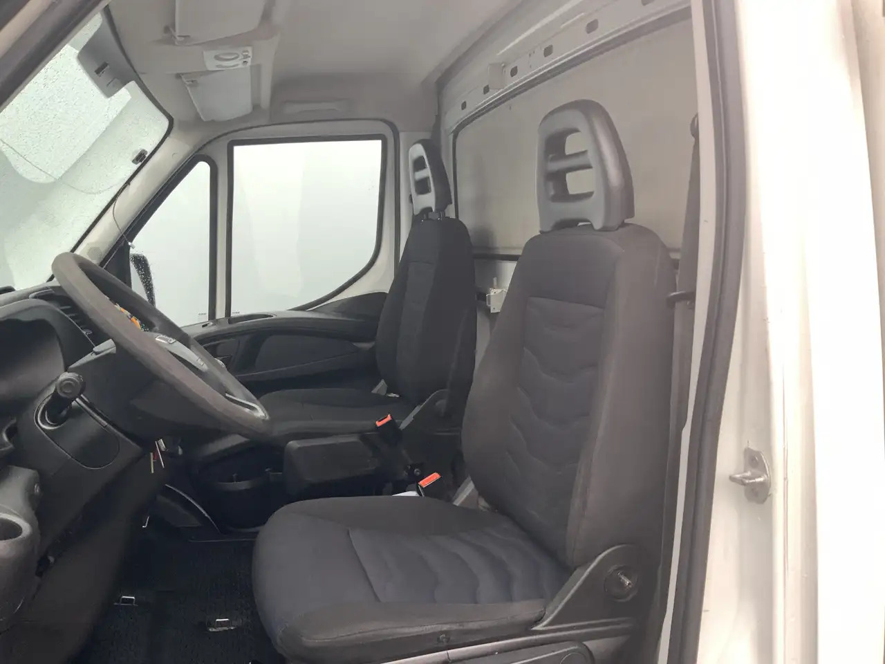 Iveco Daily 35S12 2.3 345 VriesAuto 10 deuren _40 gr onder 0, - Xe tải nhỏ thùng kín: hình 3 Iveco Daily 35S12 2.3 345 VriesAuto 10 deuren _40 gr onder 0, - Xe tải nhỏ thùng kín: hình 3
