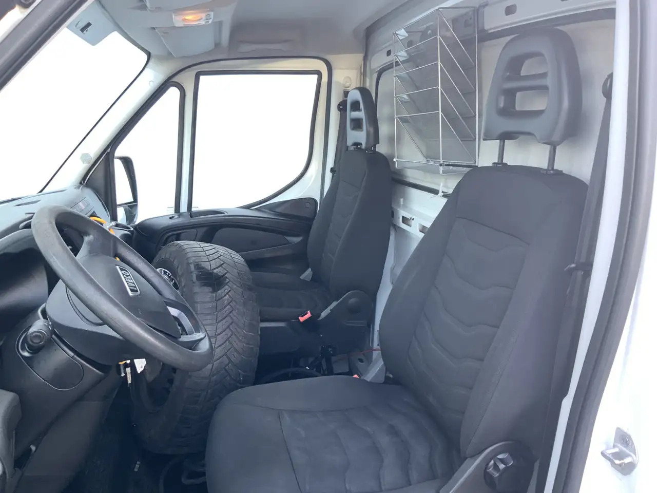 Iveco Daily 35S13 2.3 345 IJswagen -0.40 gr 10 deuren Euro 5 B - Xe tải nhỏ thùng kín: hình 5 Iveco Daily 35S13 2.3 345 IJswagen -0.40 gr 10 deuren Euro 5 B - Xe tải nhỏ thùng kín: hình 5