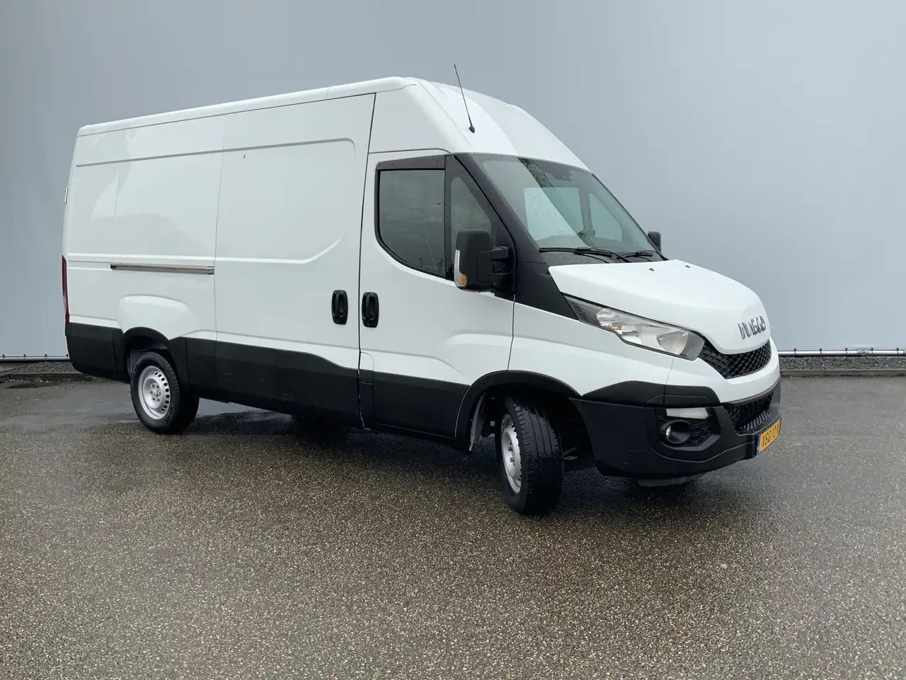 Iveco Daily 35S13V 2.3 352 H2 L3 Airco 3 Zits Opstap Euro 5 - Xe van chở hàng: hình 2 Iveco Daily 35S13V 2.3 352 H2 L3 Airco 3 Zits Opstap Euro 5 - Xe van chở hàng: hình 2