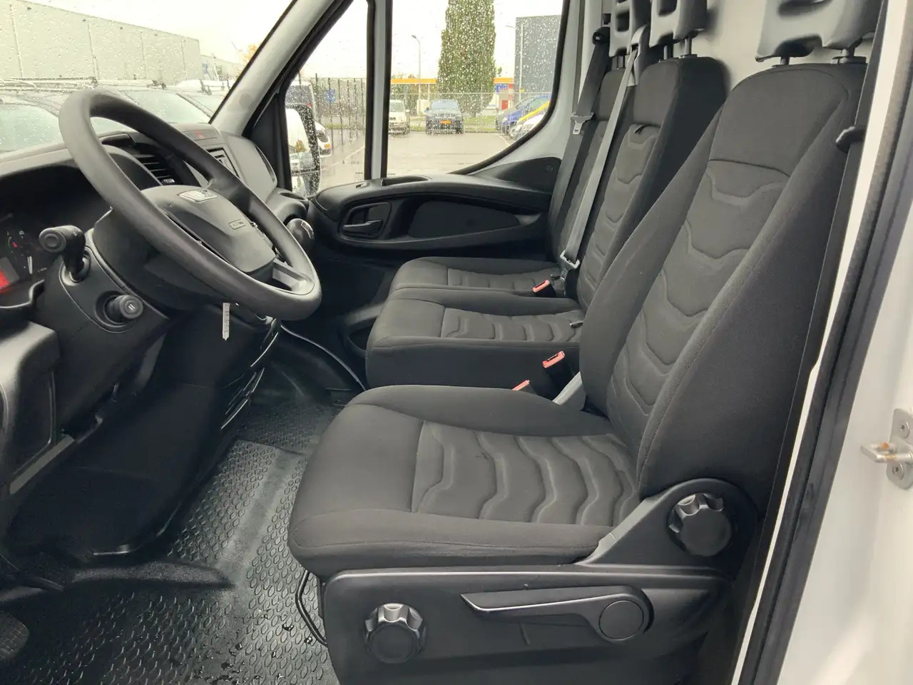 Iveco Daily 35S13V 2.3 352 H2 L3 Airco 3 Zits Opstap Euro 5 - Xe van chở hàng: hình 5 Iveco Daily 35S13V 2.3 352 H2 L3 Airco 3 Zits Opstap Euro 5 - Xe van chở hàng: hình 5