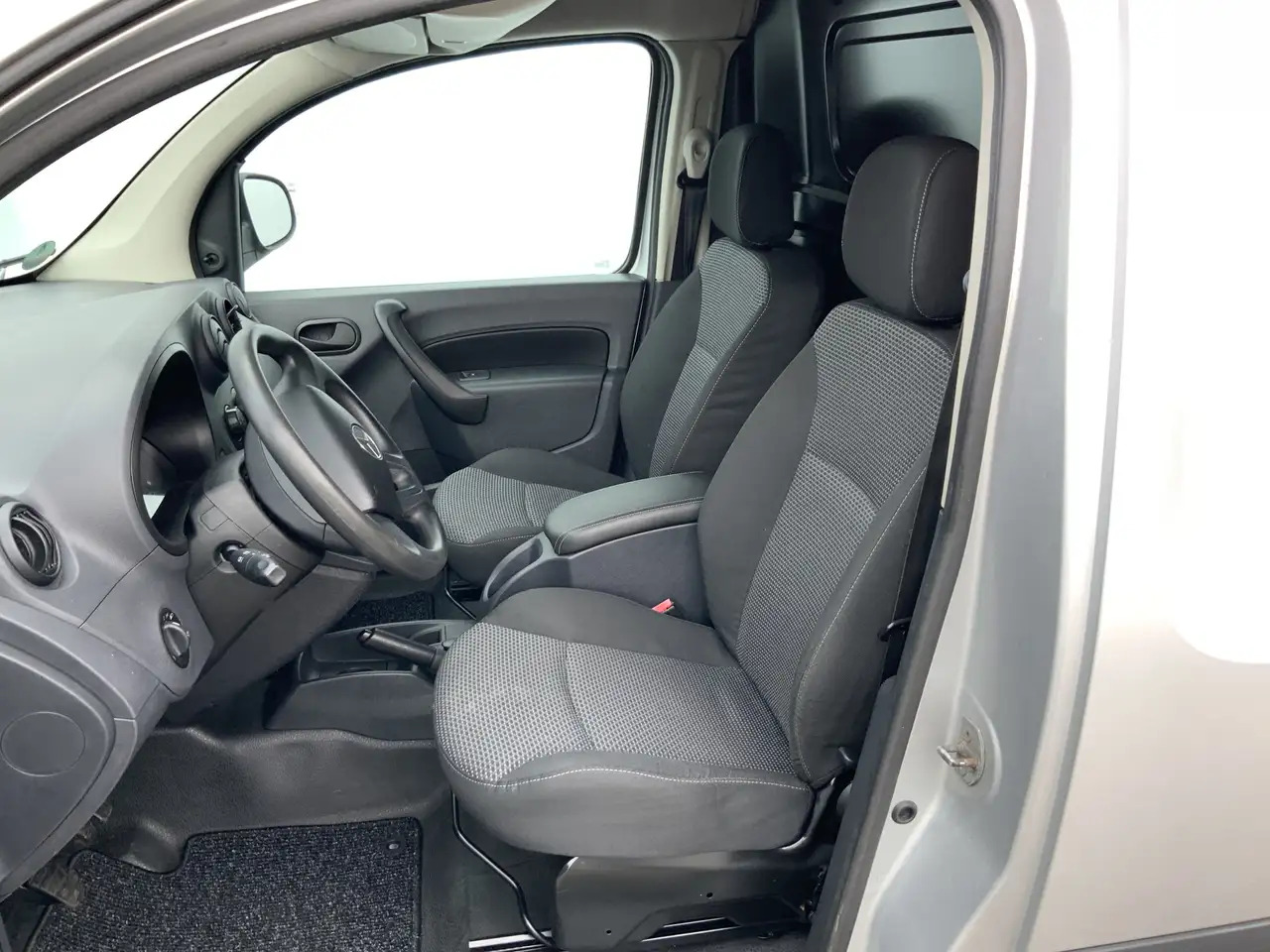 Mercedes-Benz Citan 109 CDI BlueEFFICIENCY Business Ambition Airco Tre - Xe van nhỏ gọn: hình 4 Mercedes-Benz Citan 109 CDI BlueEFFICIENCY Business Ambition Airco Tre - Xe van nhỏ gọn: hình 4