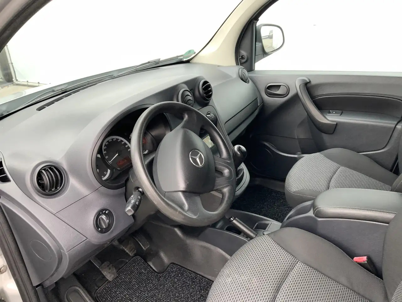 Mercedes-Benz Citan 109 CDI BlueEFFICIENCY Business Ambition Airco Tre - Xe van nhỏ gọn: hình 5 Mercedes-Benz Citan 109 CDI BlueEFFICIENCY Business Ambition Airco Tre - Xe van nhỏ gọn: hình 5
