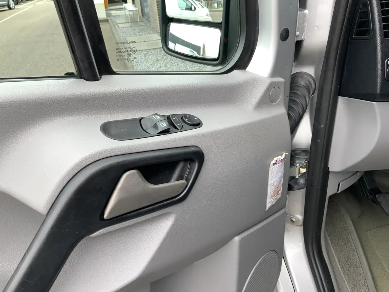 Mercedes-Benz Sprinter 213 2.2 CDI 325 L1H1 Airco Cruise Euro 4 - Xe van chở hàng: hình 5 Mercedes-Benz Sprinter 213 2.2 CDI 325 L1H1 Airco Cruise Euro 4 - Xe van chở hàng: hình 5