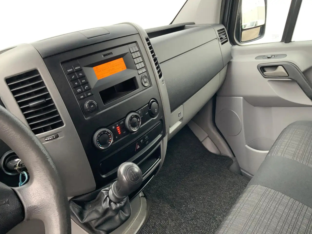 Mercedes-Benz Sprinter 311 2.2 CDI 366 L2H1 Airco 3 Zits Opstap& Trekhaak - Xe van chở hàng: hình 5 Mercedes-Benz Sprinter 311 2.2 CDI 366 L2H1 Airco 3 Zits Opstap& Trekhaak - Xe van chở hàng: hình 5
