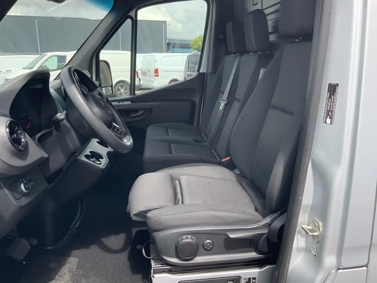 Mercedes-Benz Sprinter 315 1.9 CDI L2H2 Automaat 3 Zits Airco Navi Camera - Xe van chở hàng: hình 5 Mercedes-Benz Sprinter 315 1.9 CDI L2H2 Automaat 3 Zits Airco Navi Camera - Xe van chở hàng: hình 5