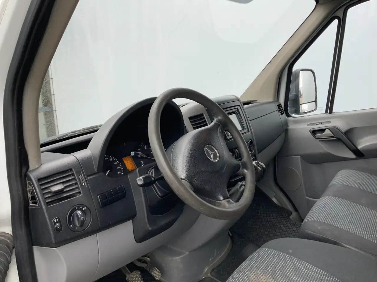 Mercedes-Benz Sprinter 513 2.2 CDI 432 Meubelbak & Deuren 3 Zits Cruise T - Xe tải nhỏ thùng kín: hình 5 Mercedes-Benz Sprinter 513 2.2 CDI 432 Meubelbak & Deuren 3 Zits Cruise T - Xe tải nhỏ thùng kín: hình 5