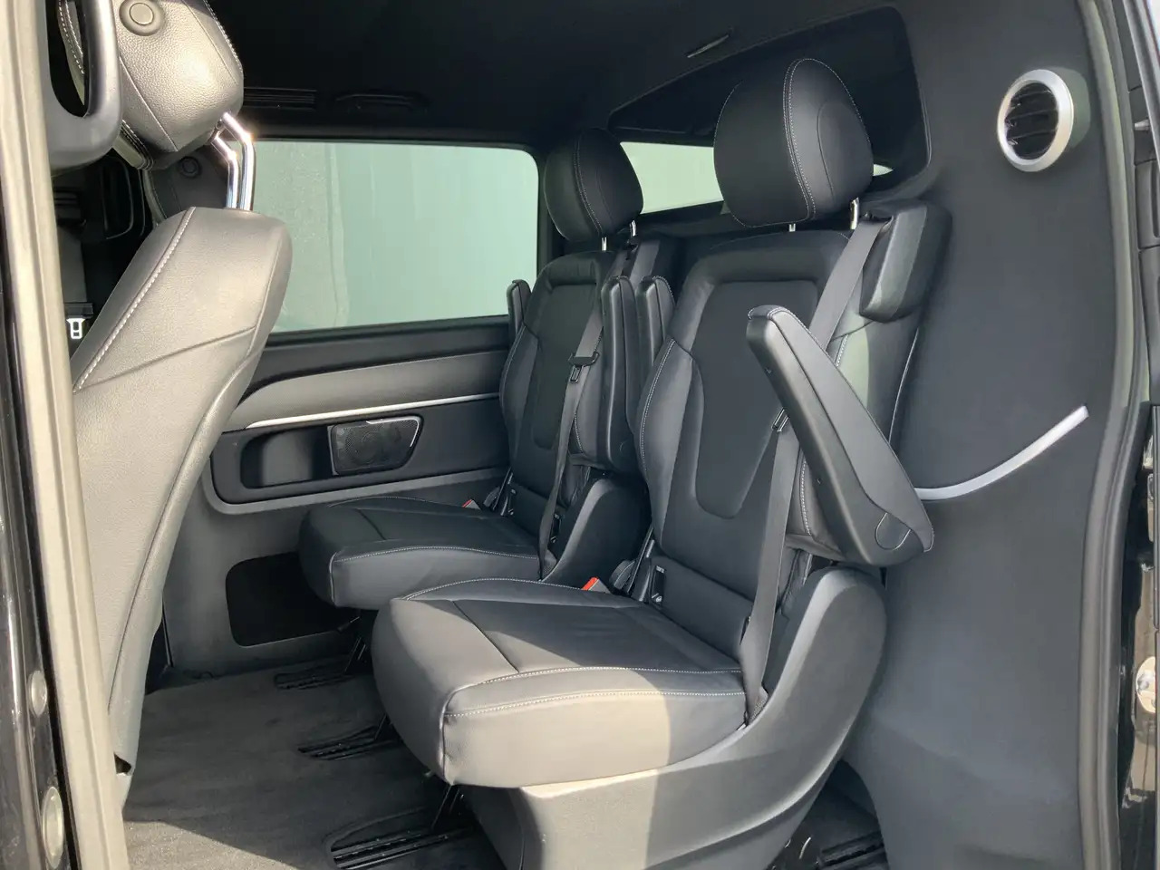 Mercedes-Benz V 300 300d Extra Lang Dub Cab Autom. Avantgarde Edition - Xe tải van: hình 3 Mercedes-Benz V 300 300d Extra Lang Dub Cab Autom. Avantgarde Edition - Xe tải van: hình 3