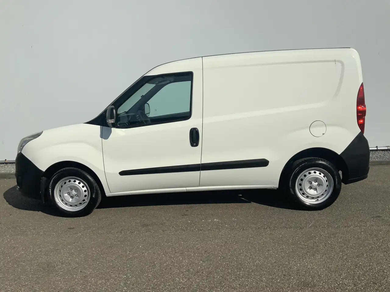 Opel Combo 1.3 CDTi L1H1 EXPORT ecoFLEX Edition Airco Trekhaa - Xe van nhỏ gọn: hình 3 Opel Combo 1.3 CDTi L1H1 EXPORT ecoFLEX Edition Airco Trekhaa - Xe van nhỏ gọn: hình 3