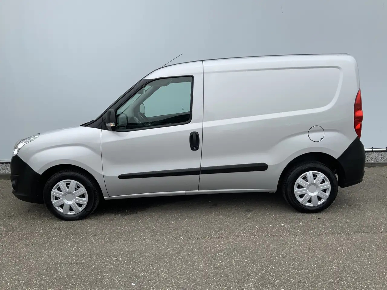 Opel Combo 1.3 CDTi L1H1 Edition Airco Euro 6 - Xe van chở hàng: hình 3 Opel Combo 1.3 CDTi L1H1 Edition Airco Euro 6 - Xe van chở hàng: hình 3