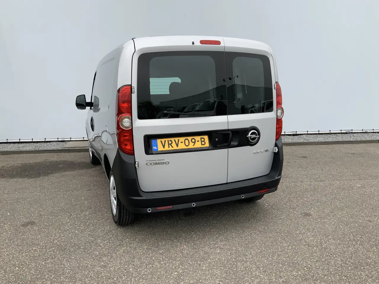 Opel Combo 1.3 CDTi L1H1 Edition Airco Euro 6 - Xe van nhỏ gọn: hình 2 Opel Combo 1.3 CDTi L1H1 Edition Airco Euro 6 - Xe van nhỏ gọn: hình 2