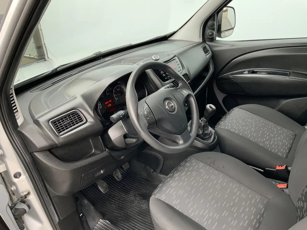 Opel Combo 1.3 CDTi L1H1 Edition Airco Euro 6 - Xe van nhỏ gọn: hình 5 Opel Combo 1.3 CDTi L1H1 Edition Airco Euro 6 - Xe van nhỏ gọn: hình 5