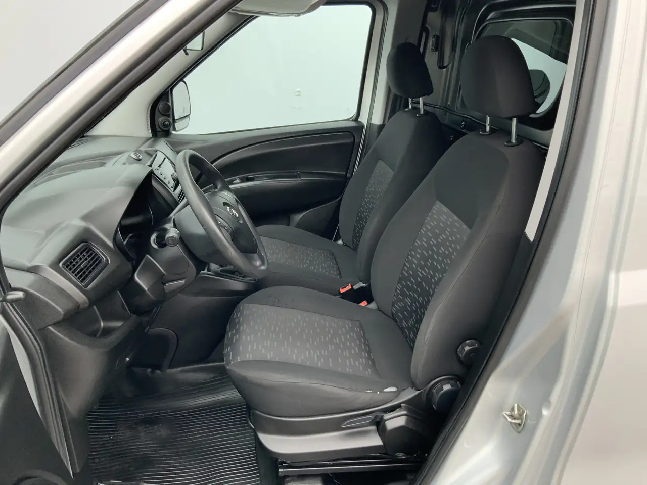 Opel Combo 1.3 CDTi L1H1 Edition Airco Euro 6 - Xe van nhỏ gọn: hình 4 Opel Combo 1.3 CDTi L1H1 Edition Airco Euro 6 - Xe van nhỏ gọn: hình 4