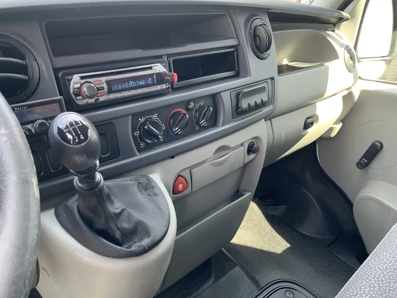 Opel Movano 1.9 CDTi L1H1(Koppeling Defect) 3 Zits Trekhaak 20 - Xe van nhỏ gọn: hình 4 Opel Movano 1.9 CDTi L1H1(Koppeling Defect) 3 Zits Trekhaak 20 - Xe van nhỏ gọn: hình 4