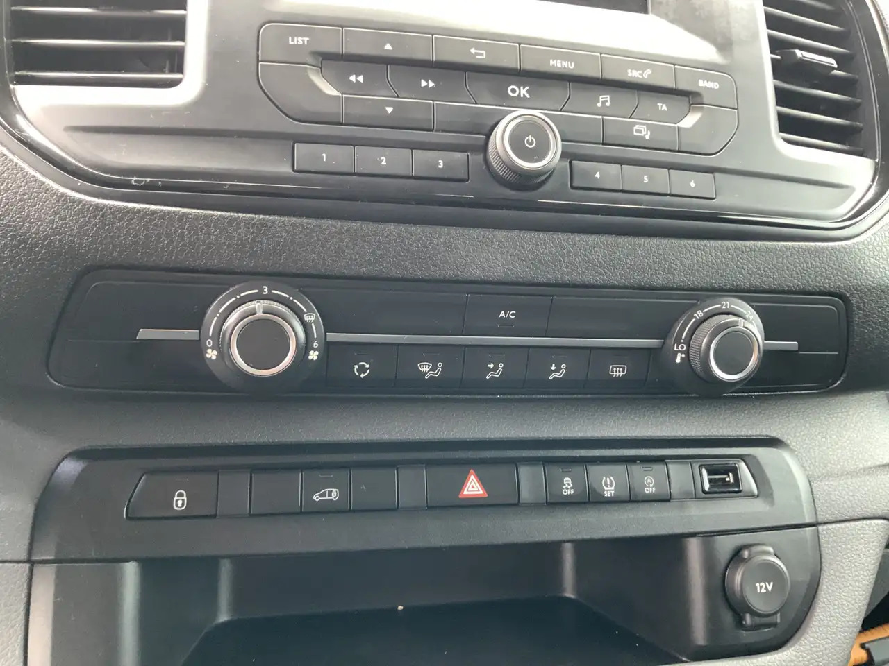 Peugeot Expert 227C 2.0 BlueHDI 150 Premium Pack Airco Cruise Cam - Xe van chở hàng: hình 5 Peugeot Expert 227C 2.0 BlueHDI 150 Premium Pack Airco Cruise Cam - Xe van chở hàng: hình 5
