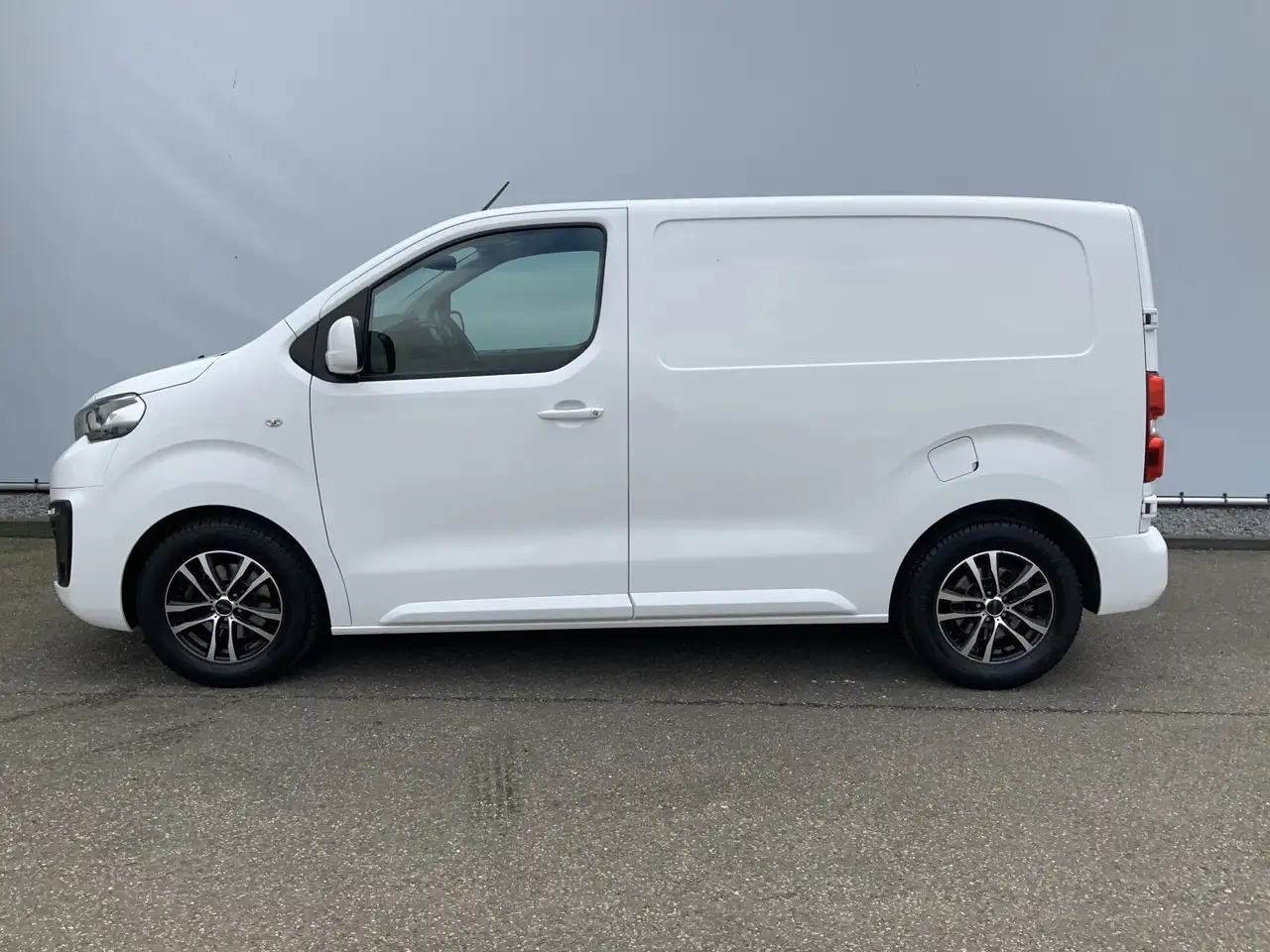 Peugeot Expert 227C 2.0 BlueHDI 150 Premium Pack Airco Cruise Cam - Xe van chở hàng: hình 3 Peugeot Expert 227C 2.0 BlueHDI 150 Premium Pack Airco Cruise Cam - Xe van chở hàng: hình 3